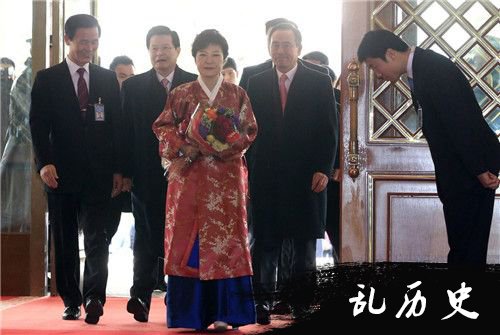 http://www.todayonhistory.com/lishi/201804/\