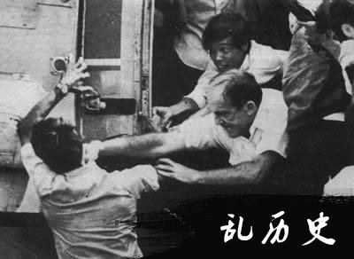 越共占领南越首都西贡，越南战争结束(todayonhistory.com)