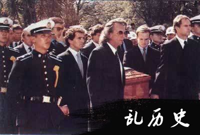 巴西车手塞纳在比赛中丧生(todayonhistory.com)