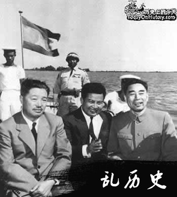 贺龙元帅骨灰安放仪式举行(todayonhistory.com)