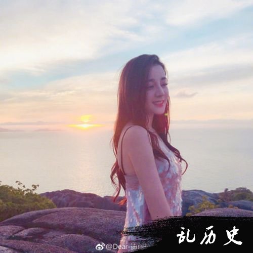 迪丽热巴亮片吊带裙